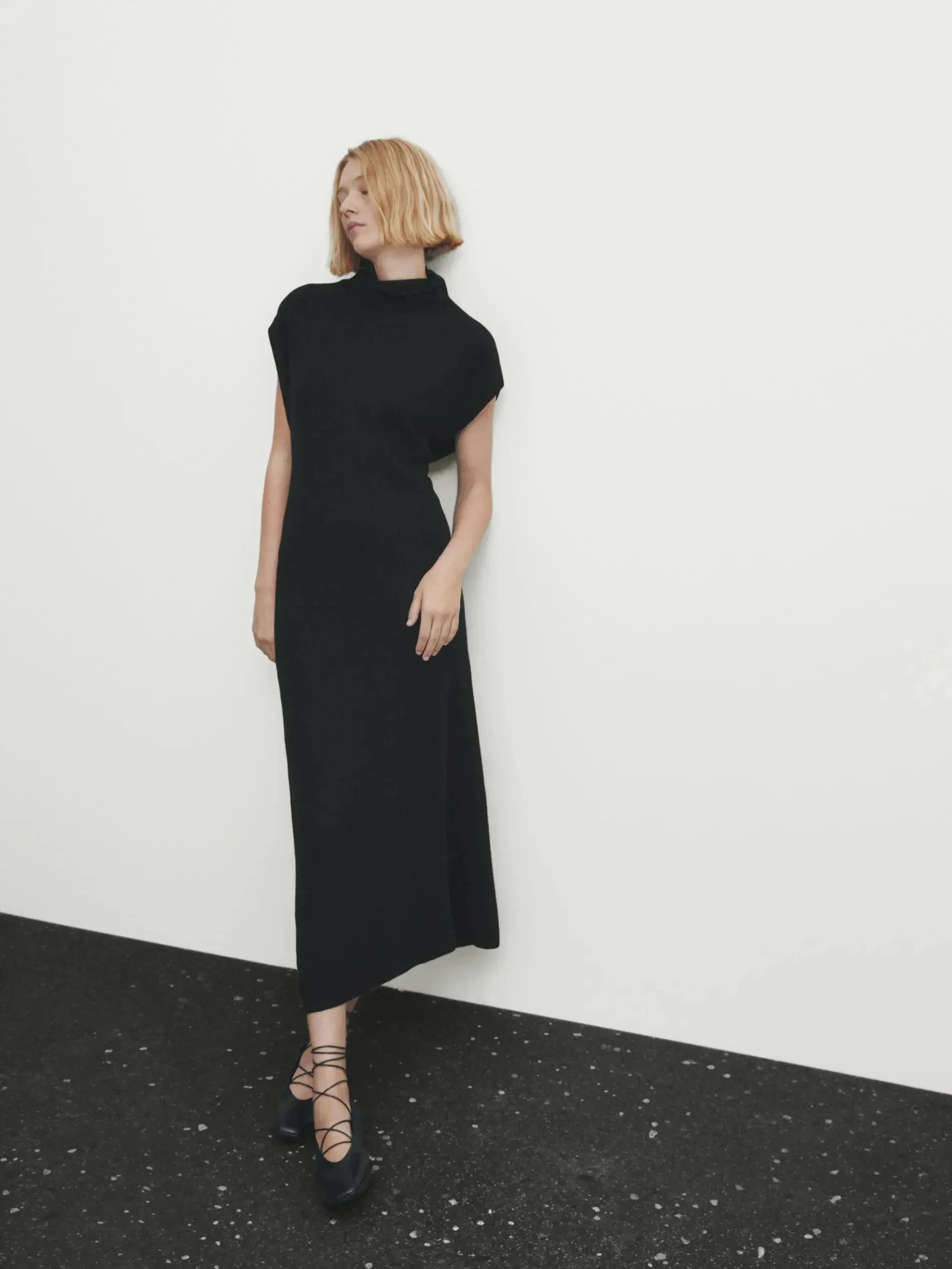 Elegant minimalist extended knit dress