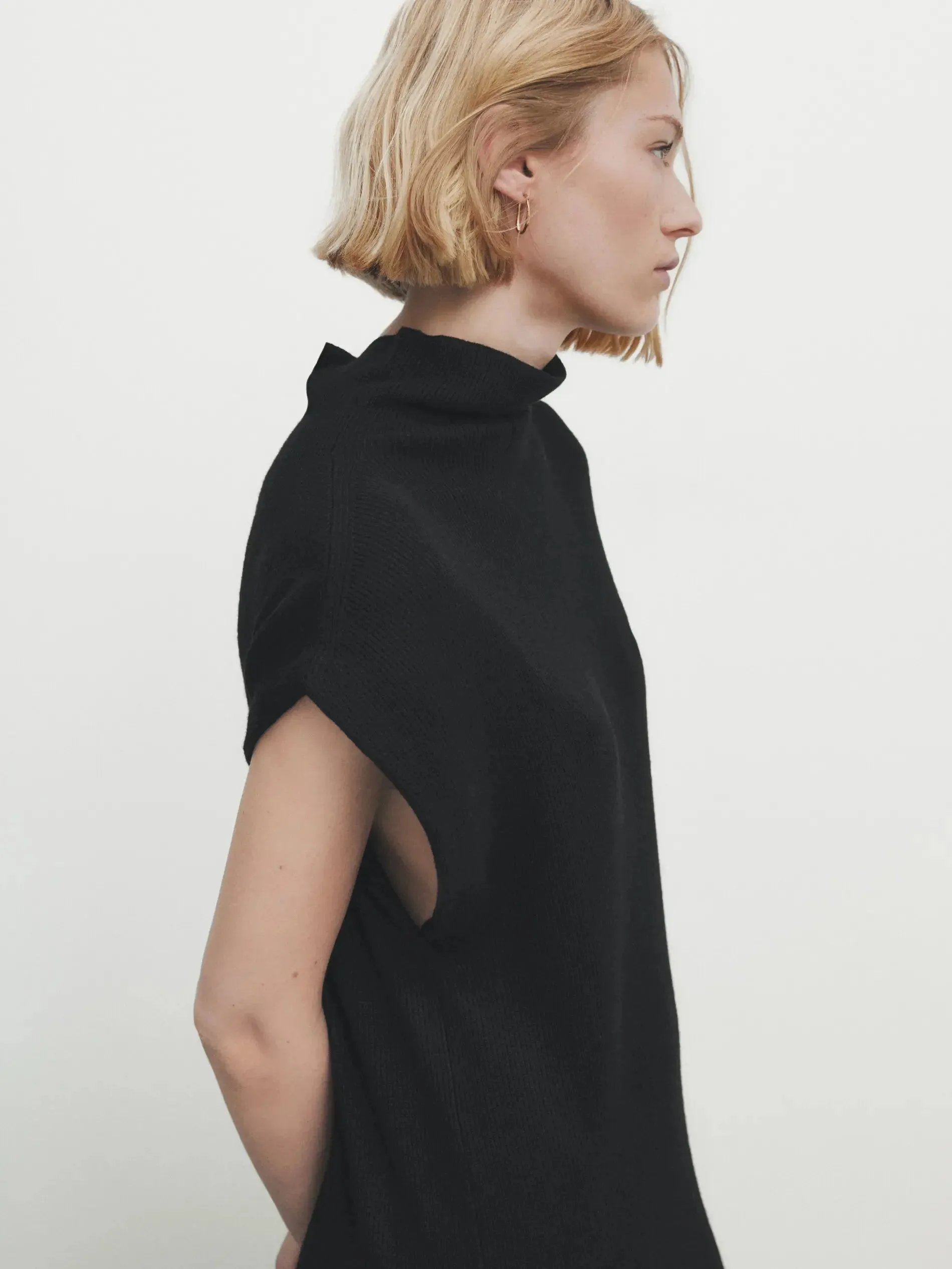 Elegant minimalist extended knit dress