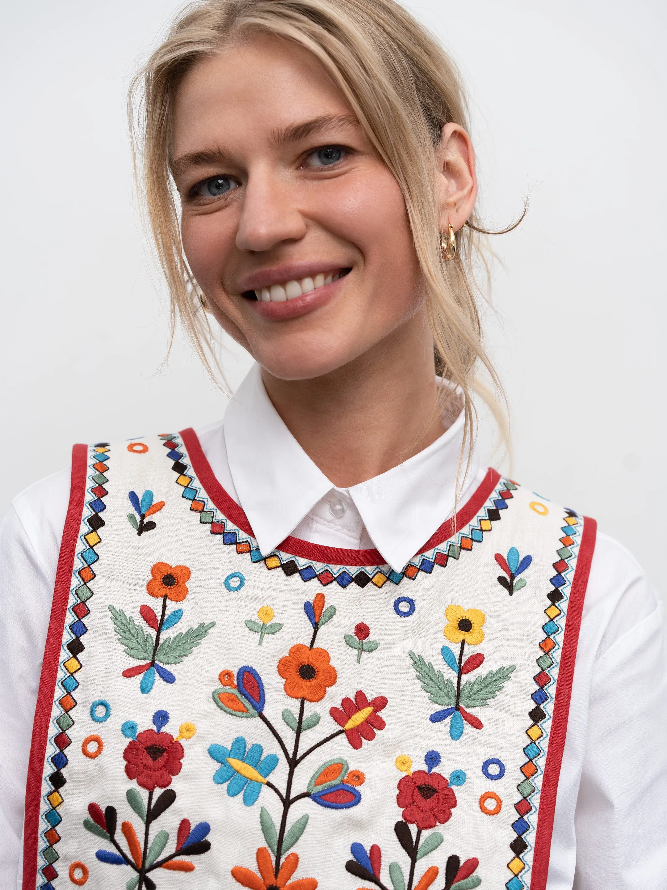 Linen embroidered vest with ties Yaryna